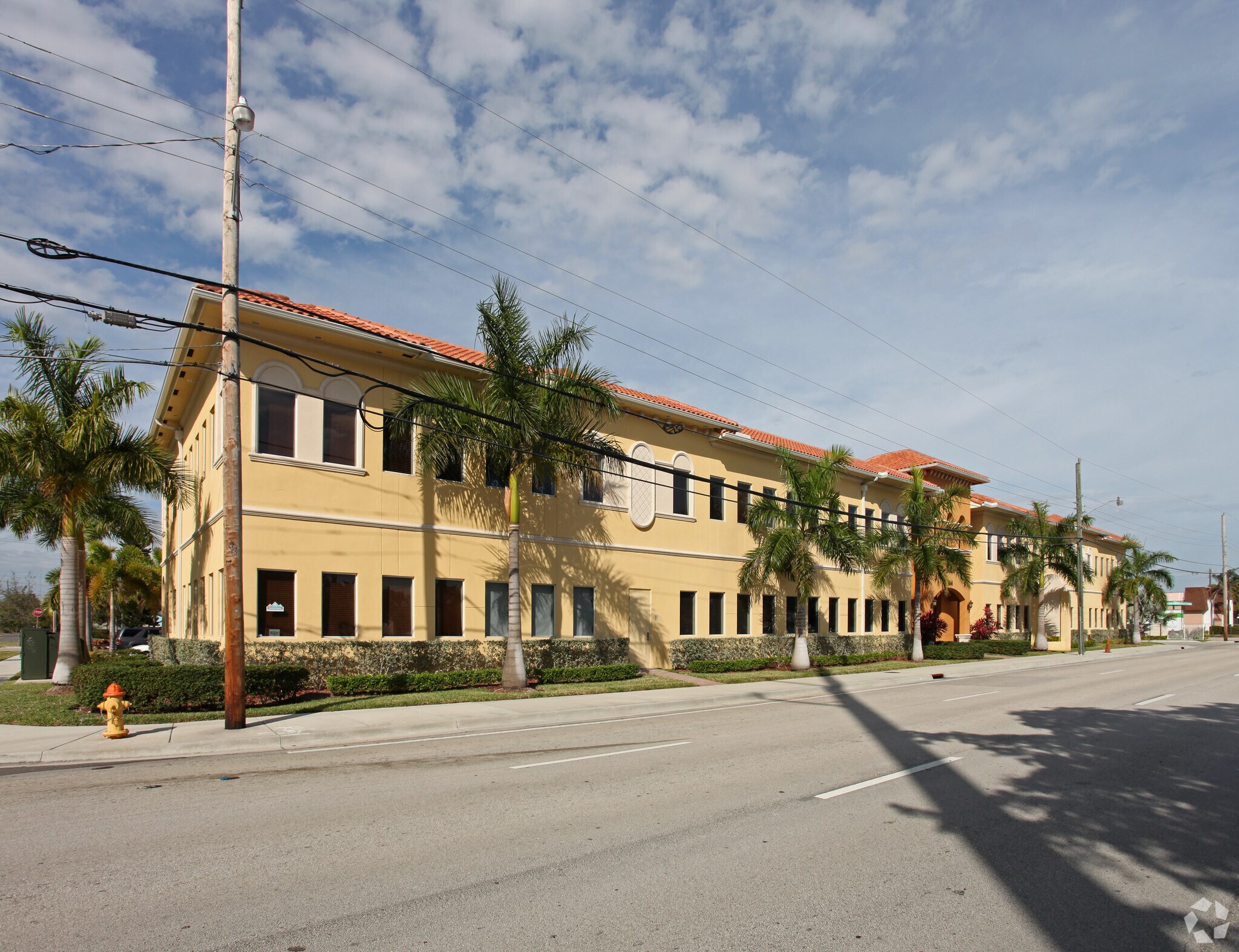 134 S Dixie Hwy, Hallandale Beach, FL à louer Photo de l’immeuble– Image 1 sur 23