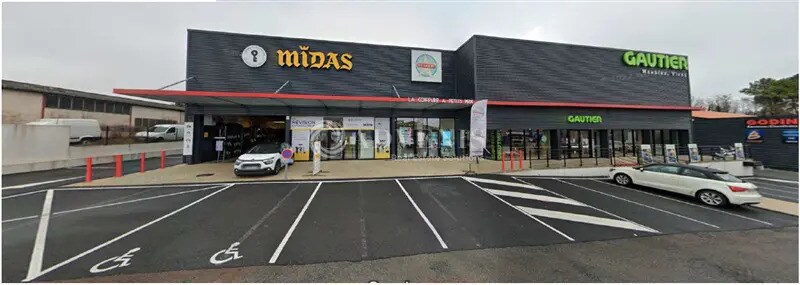 Local commercial dans Saintes à louer - Photo de l’immeuble – Image 1 sur 1