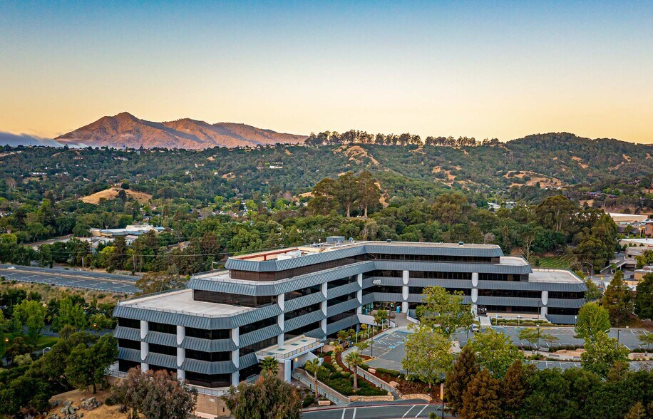 4000 Civic Center Dr, San Rafael, CA à louer - Photo de l’immeuble – Image 1 sur 9