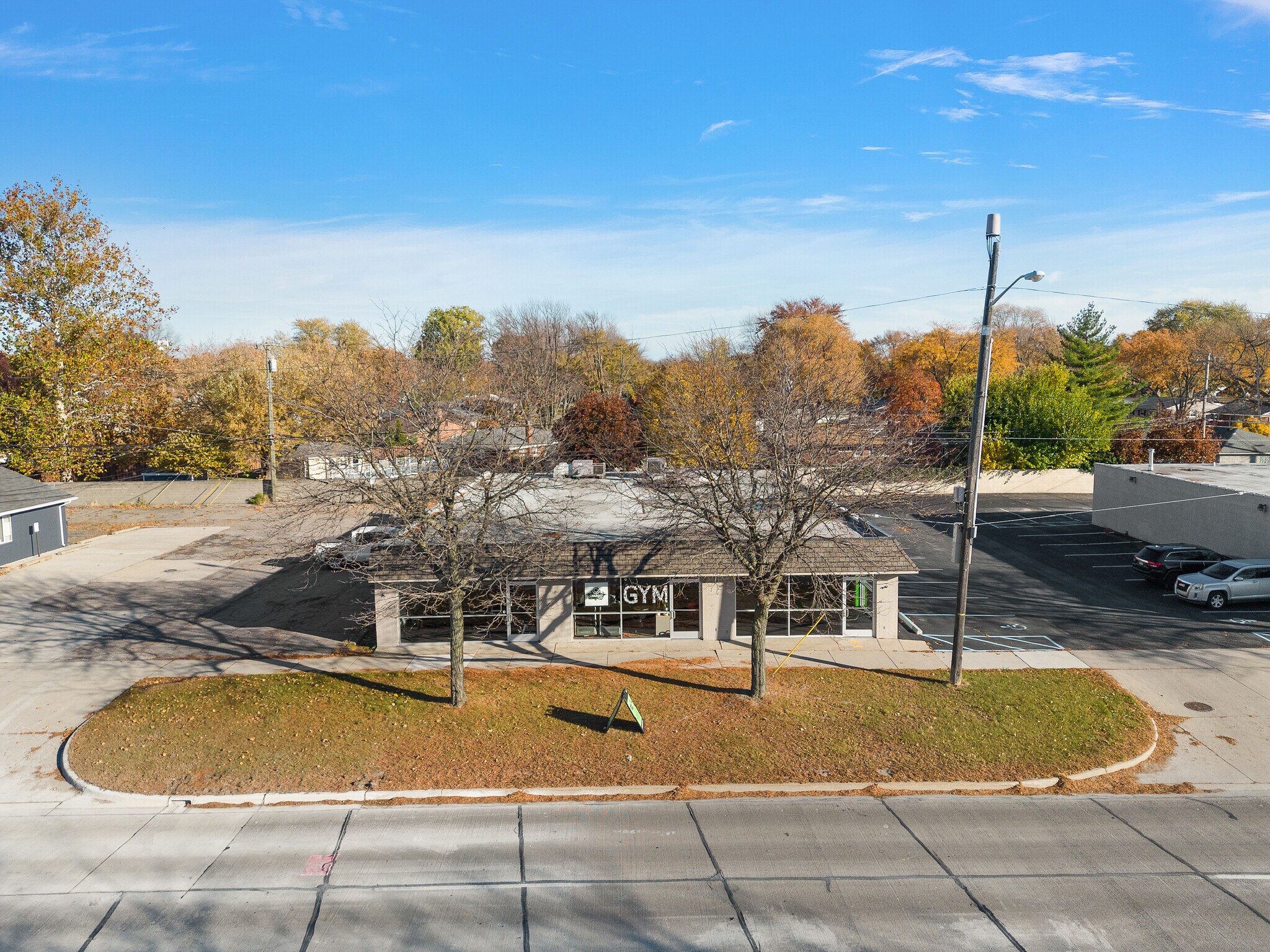 26600 Harper Ave, Saint Clair Shores, MI à louer Photo de l’immeuble– Image 1 sur 11