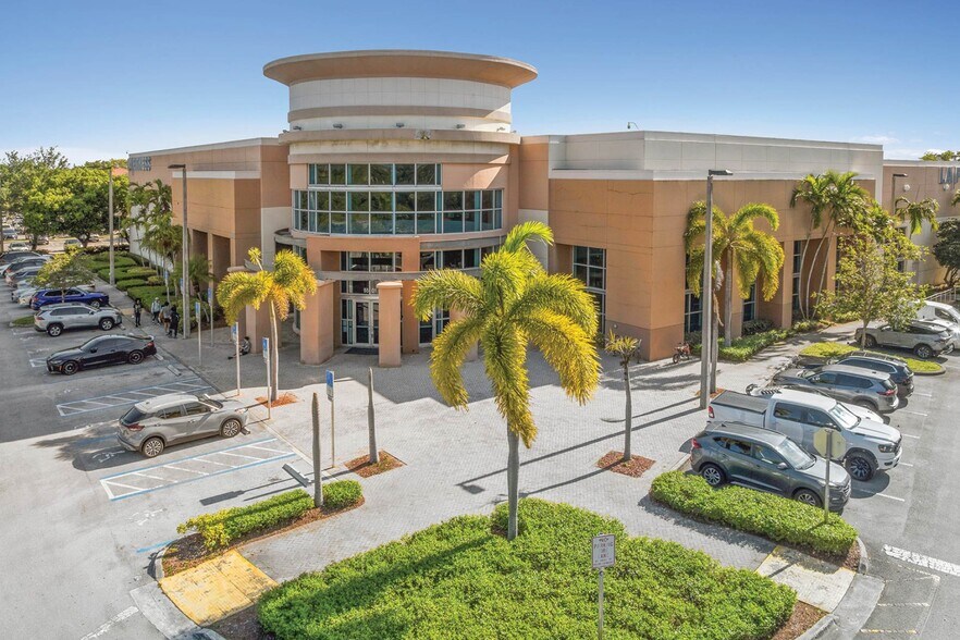 5501 Lyons Rd, Coconut Creek, FL à vendre - Photo de l’immeuble – Image 3 sur 7