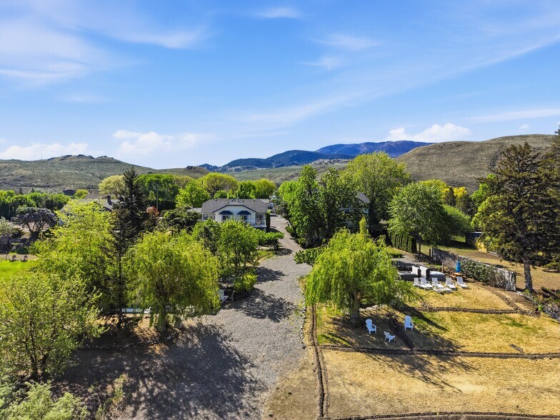 7001 Savona Access Rd, Thompson-Nicola, BC à vendre - Photo de l’immeuble – Image 2 sur 145