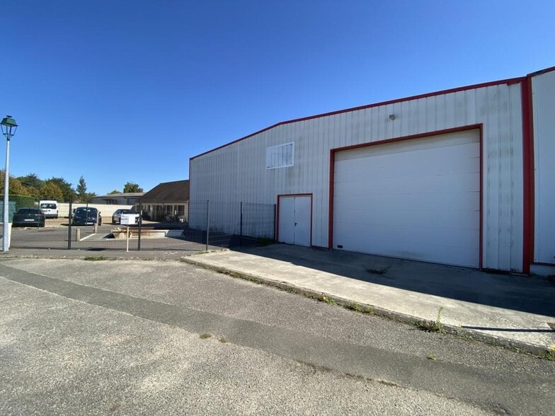 Industriel/Logistique dans Abondant à vendre - Photo de l’immeuble – Image 2 sur 15