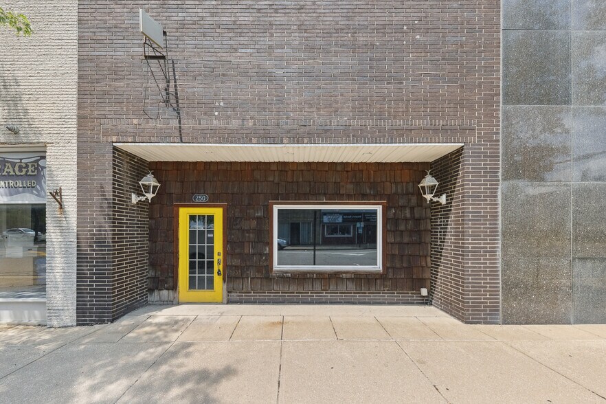 250 E Main St, Alliance, OH à vendre - Photo de l’immeuble – Image 1 sur 40