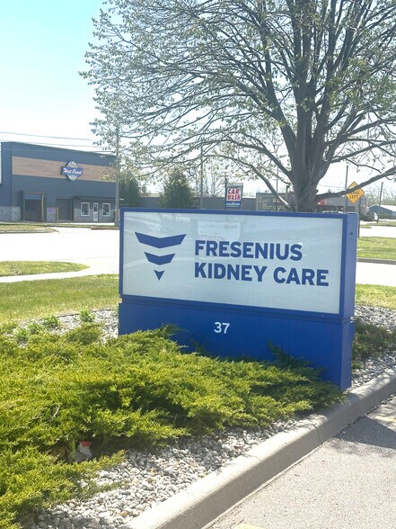 37 S Pere Marquette Hwy, Ludington, MI à louer - Photo de l’immeuble – Image 2 sur 10