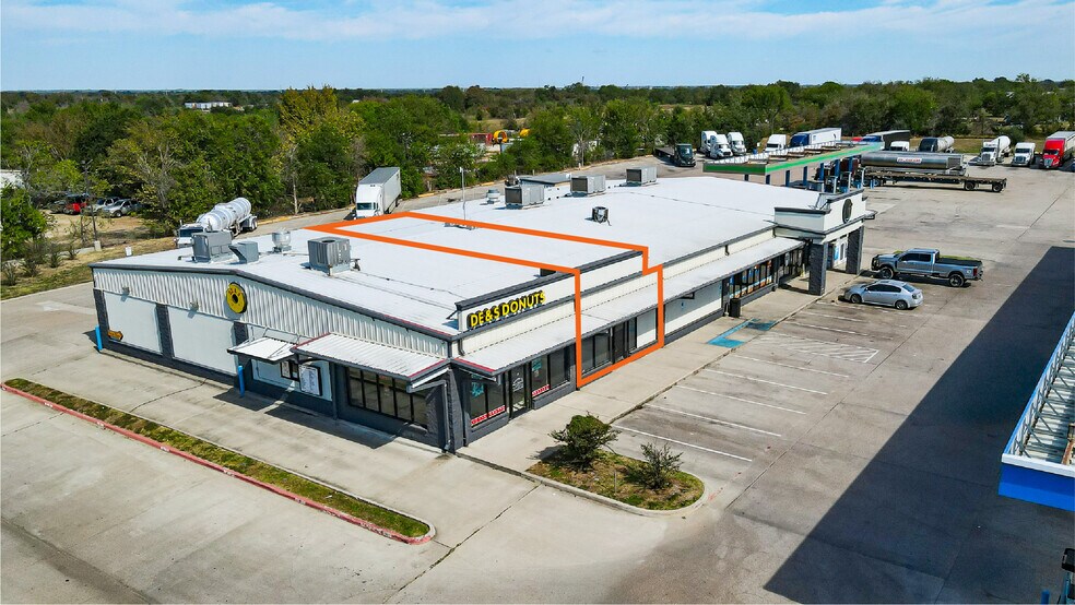 5943 E State Highway 21, Bryan, TX à louer - Photo de l’immeuble – Image 3 sur 4