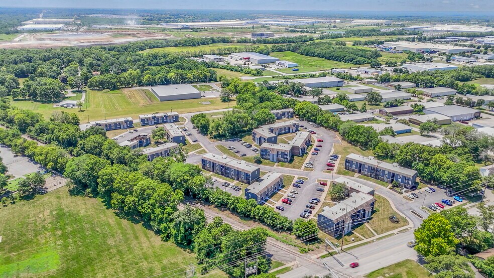13900 Grandboro Ln, Grandview, MO à vendre - Photo de l’immeuble – Image 3 sur 49