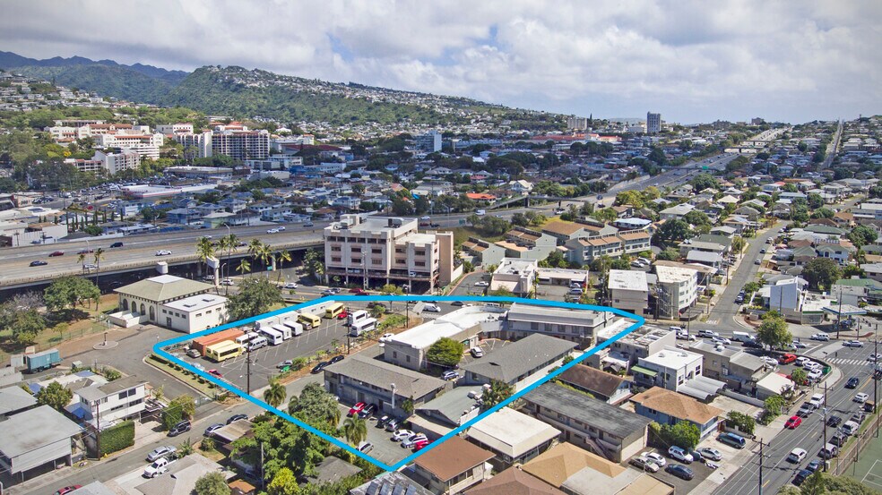 Kilohana Square portefeuille de 3 biens à vendre sur LoopNet.fr - Photo de l’immeuble – Image 2 sur 8