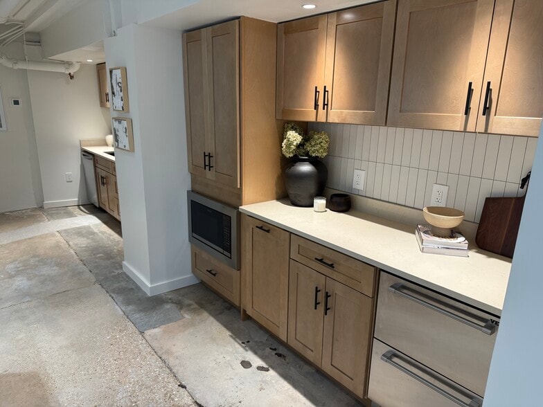 655 Highland Ave NE, Atlanta, GA à louer - Photo intérieure – Image 3 sur 10