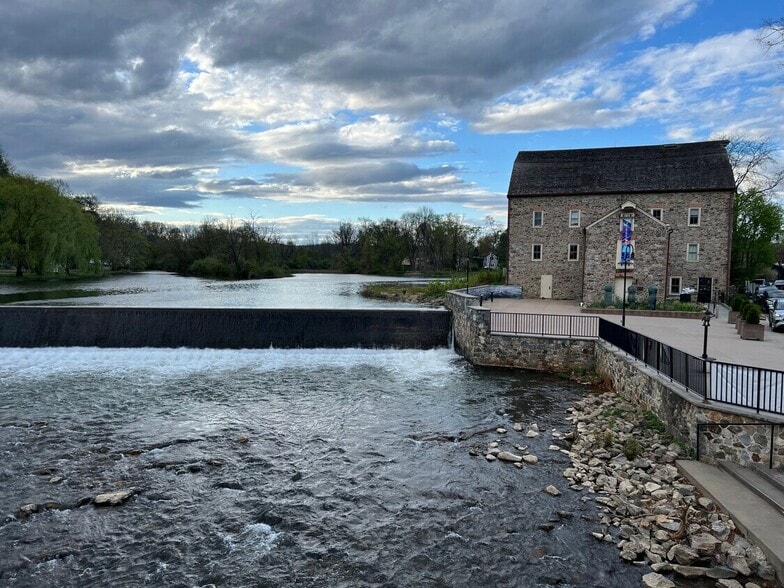 37 Main St, Clinton Township, NJ à louer - Photo de l’immeuble – Image 2 sur 21