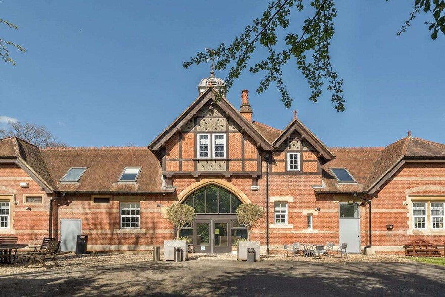 Station Rd, Tring à vendre - Photo de l’immeuble – Image 3 sur 46
