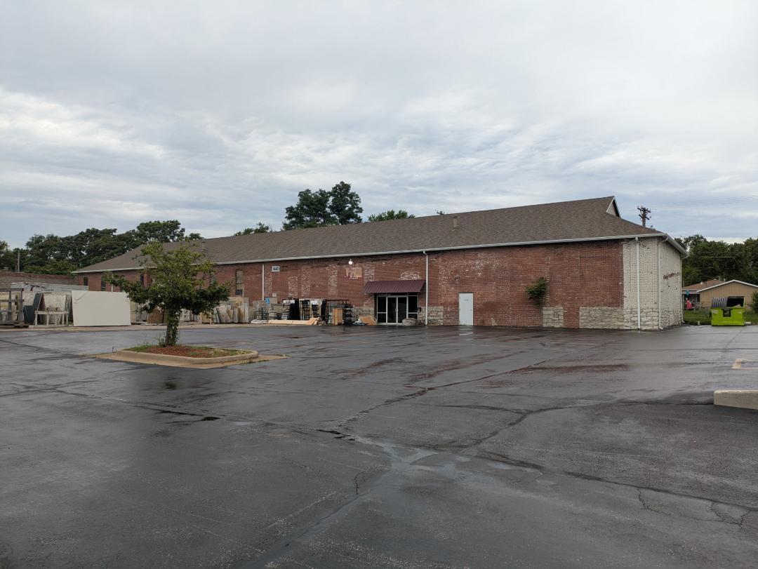 1445 W Chestnut Expy, Springfield, MO à louer Photo principale– Image 1 sur 8