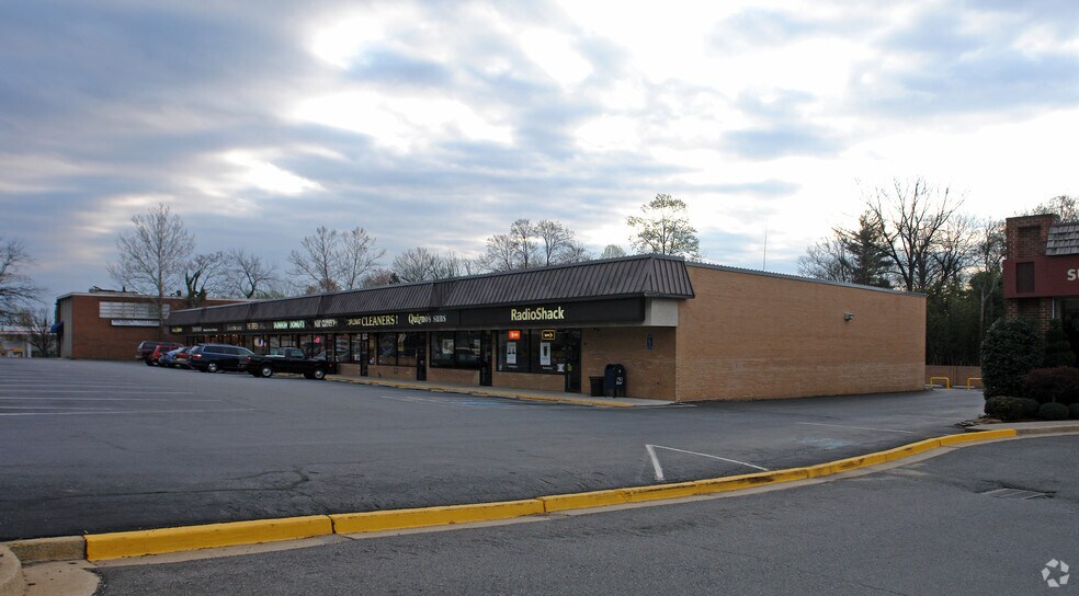 304-322 Maple Ave W, Vienna, VA à louer - Photo principale – Image 1 sur 13