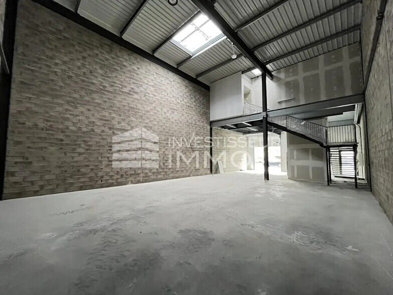 Local d’activités dans Cergy à louer - Photo de l’immeuble – Image 3 sur 5