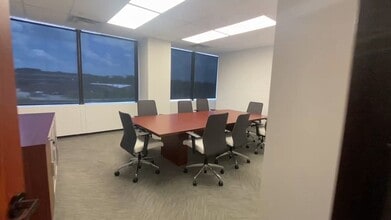 1034 S Brentwood Blvd, Richmond Heights, MO à louer - Vidéo sur l’annonce professionnelle 
