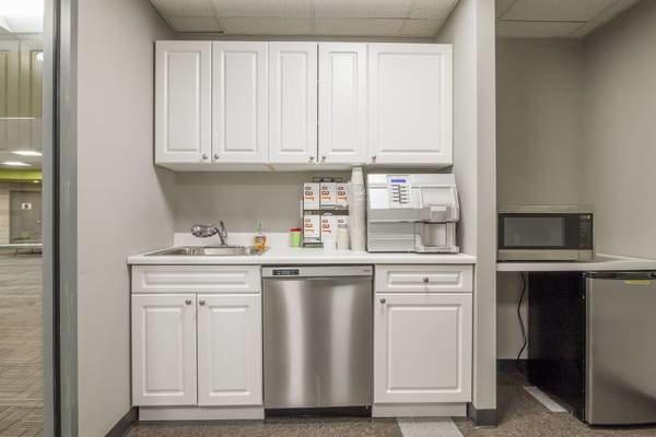 75 Virginia Rd, North White Plains, NY à louer - Photo intérieure – Image 3 sur 17