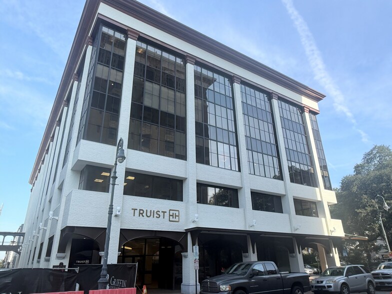33 Bull St, Savannah, GA à louer - Photo de l’immeuble – Image 3 sur 3