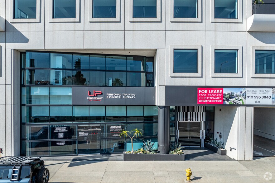 11925 Wilshire Blvd, Los Angeles, CA à louer - Photo de l’immeuble – Image 3 sur 6