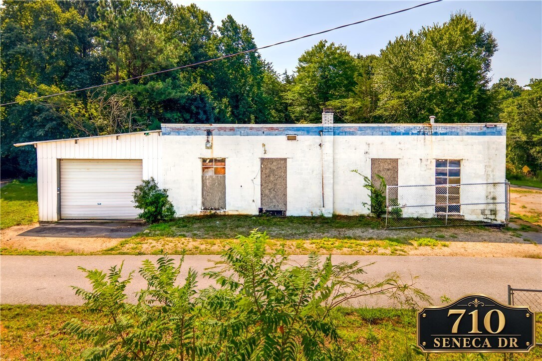 710 Seneca Rd, Seneca, SC à vendre Photo principale– Image 1 sur 18