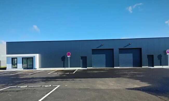 Plus de détails pour Local d'activités à louer