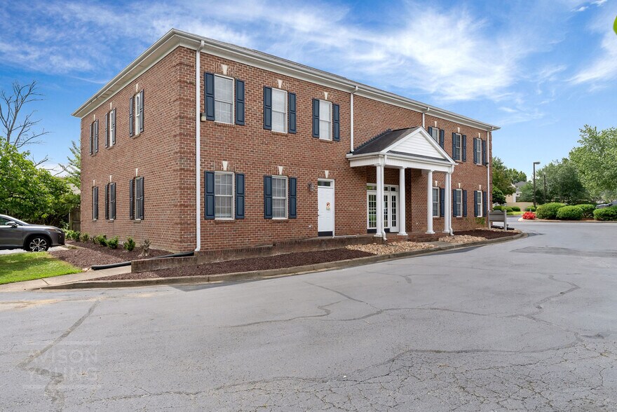 634 Fairview Rd, Simpsonville, SC à vendre - Photo de l’immeuble – Image 3 sur 40