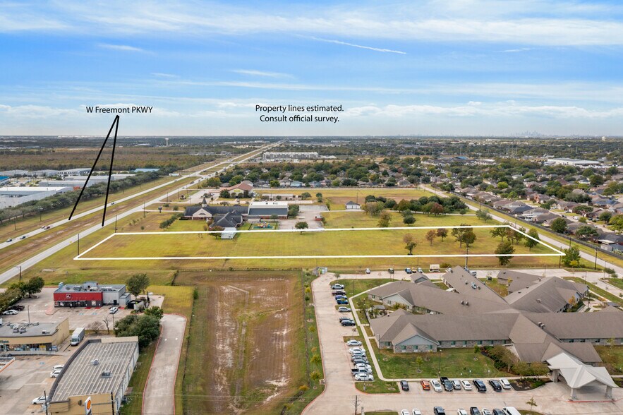 9601 Fairmont Parkway, La Porte, TX à vendre - Photo de l’immeuble – Image 3 sur 14