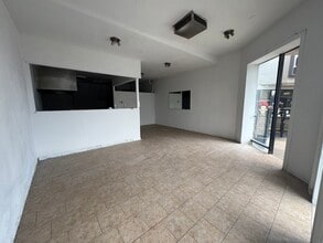 7562 Laurel Canyon Blvd, North Hollywood, CA à louer Photo de l’immeuble– Image 1 sur 4