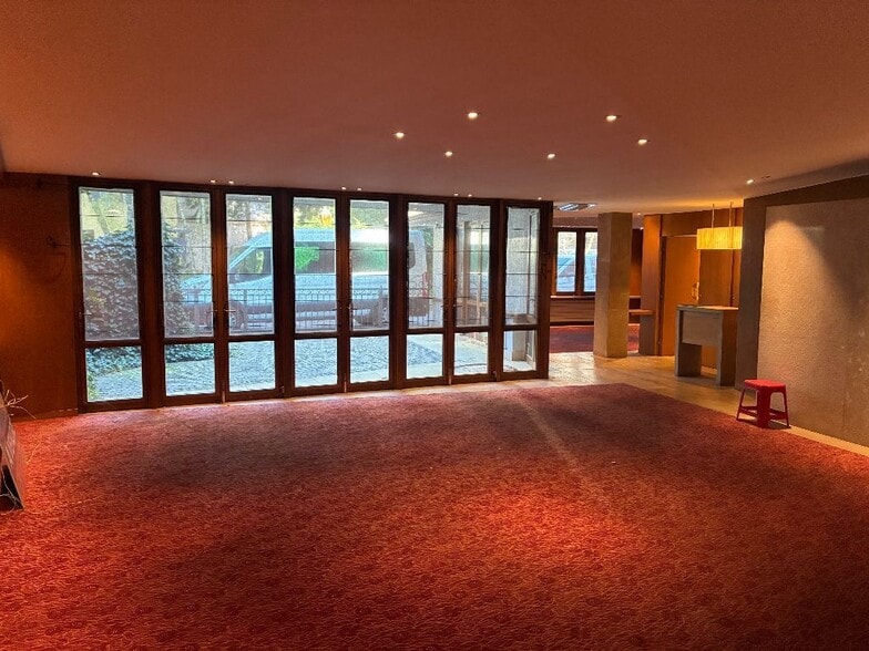 Local commercial dans Annecy à vendre - Hall d’entrée – Image 2 sur 7