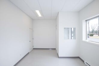 24 Cain Dr, Brentwood, NY à louer Photo intérieure– Image 2 sur 6