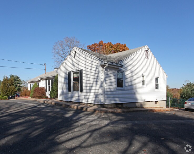 40 W Avon Rd, Avon, CT à louer - Photo de l’immeuble – Image 2 sur 25