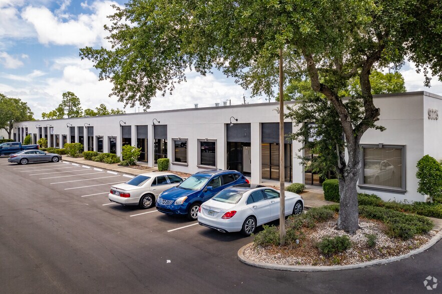 9225 Ulmerton Rd, Largo, FL à louer - Photo de l’immeuble – Image 1 sur 22