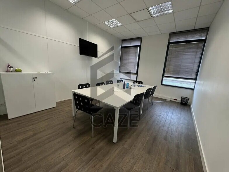 77 Avenue John Fitzgerald Kennedy, Mérignac à louer - Photo de l’immeuble – Image 1 sur 7