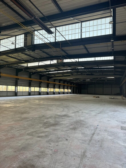 Industriel/Logistique dans Besançon à louer - Photo principale – Image 1 sur 3