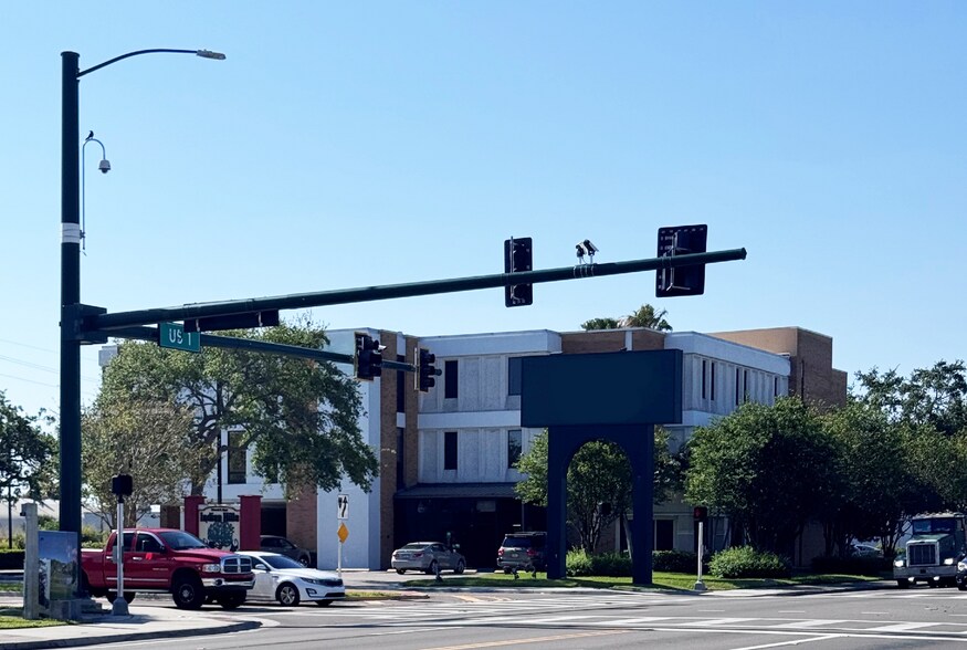 1600 S US Highway 1, Fort Pierce, FL à vendre - Photo de l’immeuble – Image 1 sur 4