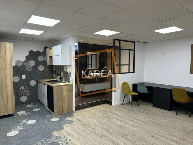 Plus de détails pour Local commercial à vendre