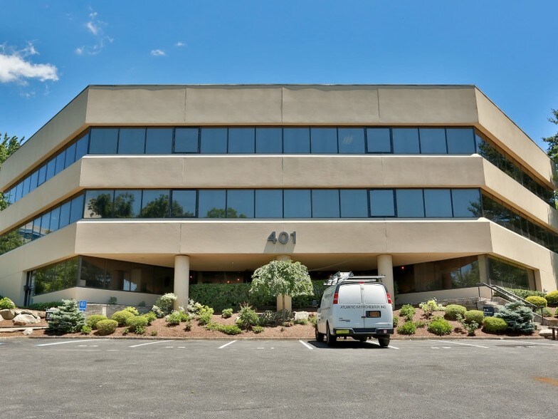 401 Columbus Ave, Valhalla, NY à louer - Photo de l’immeuble – Image 1 sur 15