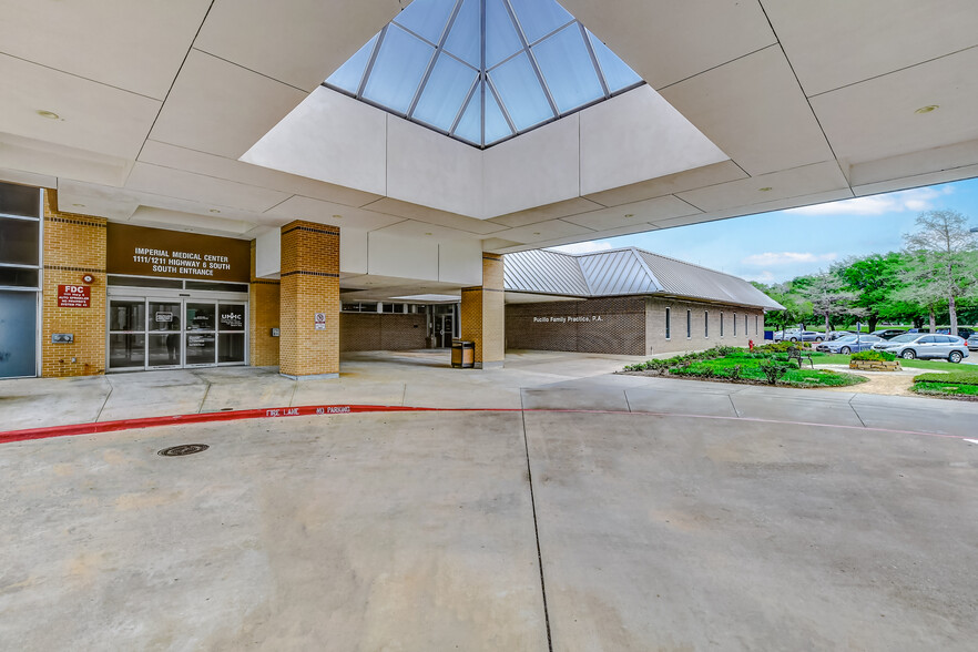 1111-1211 Highway 6, Sugar Land, TX à louer - Photo de l’immeuble – Image 3 sur 7