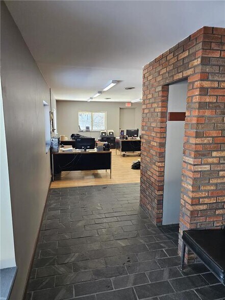 2452 NY-8, Lake Pleasant, NY à vendre - Photo de l’immeuble – Image 2 sur 38