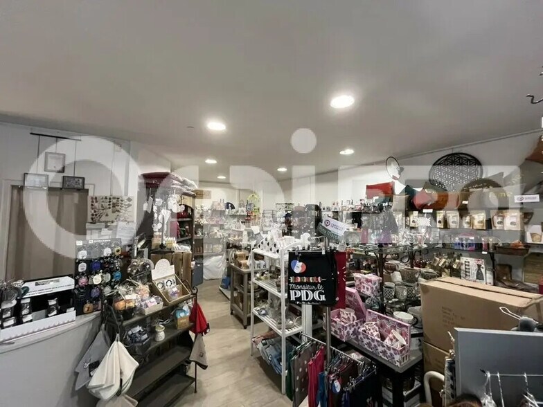 Local commercial dans Mions à louer - Photo de l’immeuble – Image 3 sur 6