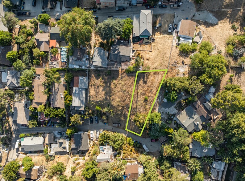3039 Tatum st, Los Angeles, CA à vendre - Photo de l’immeuble – Image 3 sur 7