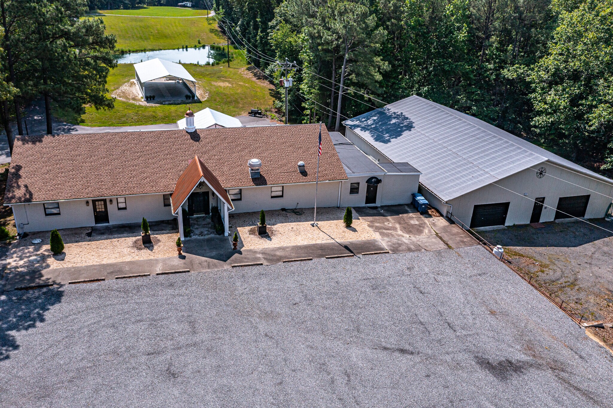 226 Village Green Dr, Callao, VA à vendre Photo de l’immeuble– Image 1 sur 22