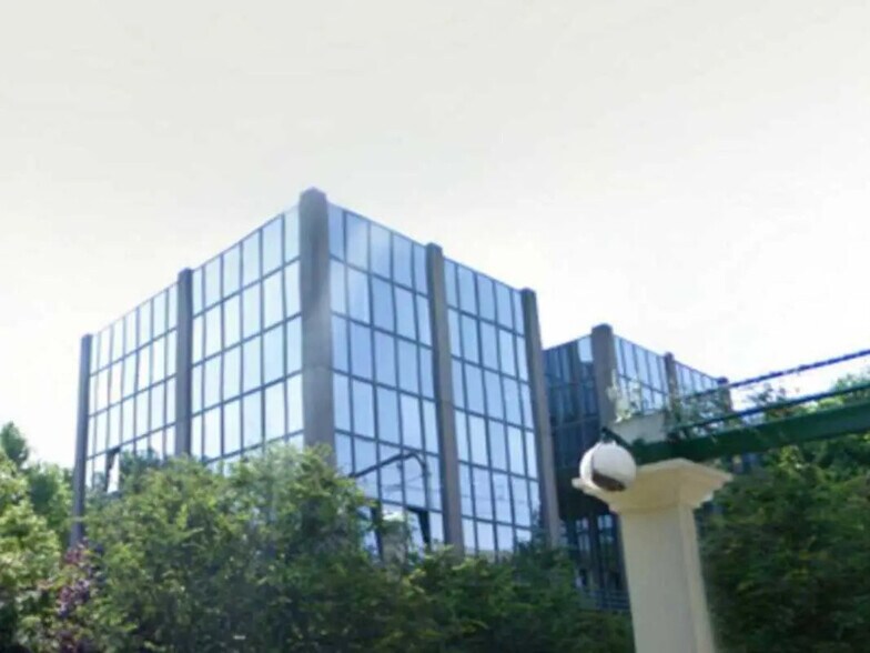 Bureau dans Neuilly-Plaisance à louer - Photo de l’immeuble – Image 1 sur 11