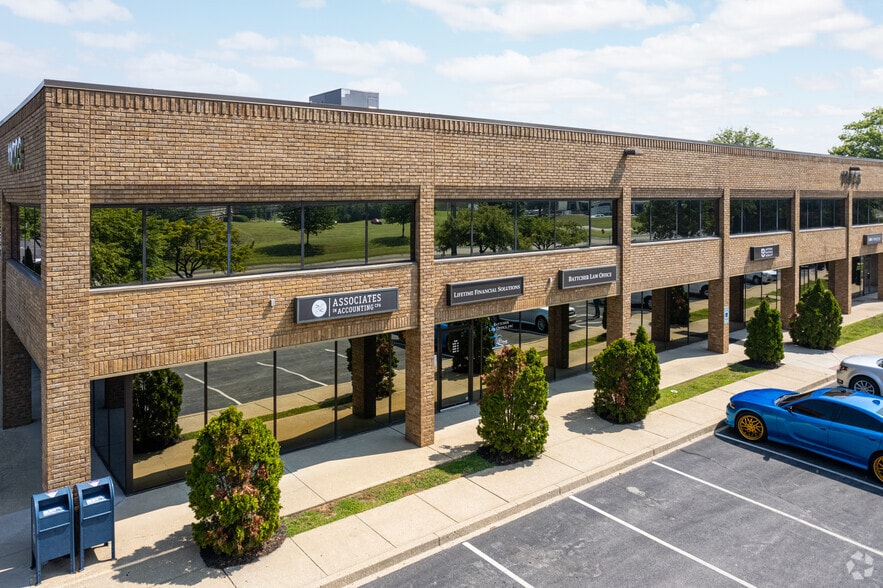 11003 Bluegrass Pky, Louisville, KY à louer - Photo principale – Image 1 sur 9