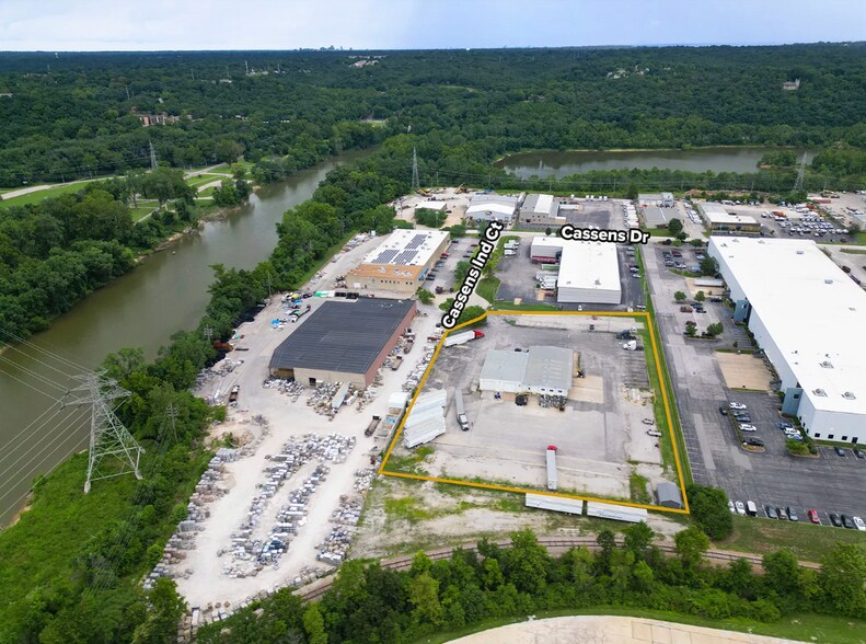 1090 Cassens Industrial Ct, Fenton, MO à vendre - Photo de l’immeuble – Image 2 sur 4