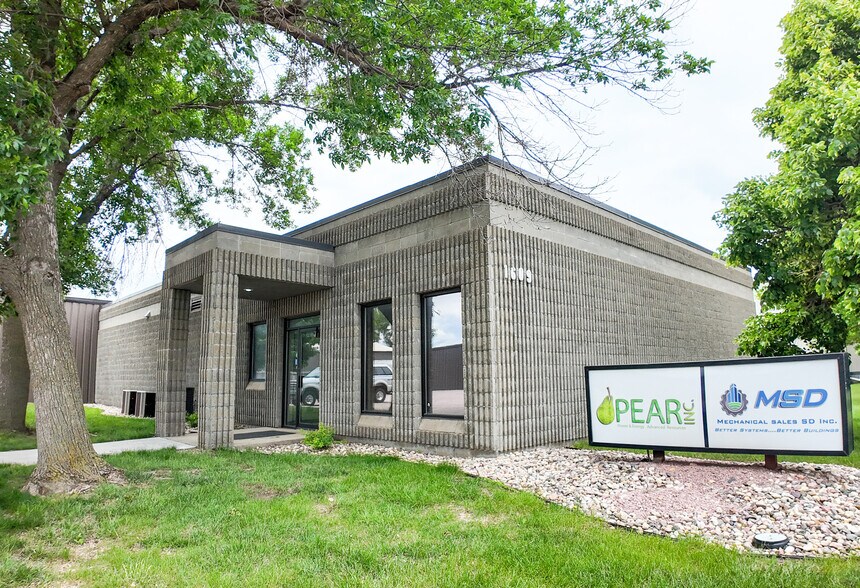 1609 W 1st St, Sioux Falls, SD à vendre - Photo de l’immeuble – Image 2 sur 10
