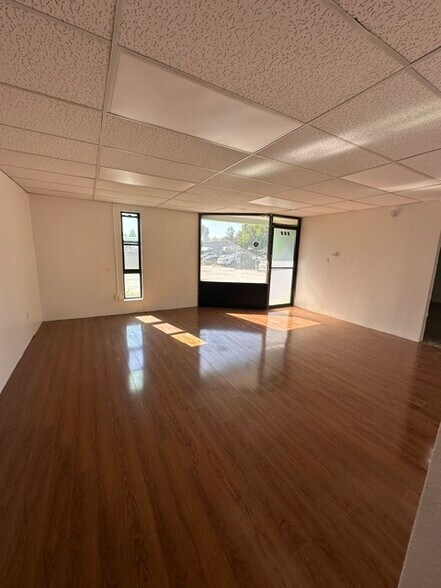 435 Venture St, Escondido, CA à louer - Photo de l’immeuble – Image 2 sur 6