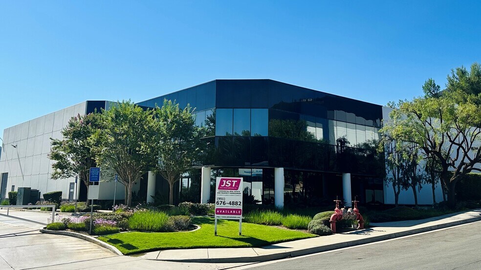 42685 Rio Nedo, Temecula, CA à louer - Photo de l’immeuble – Image 1 sur 17