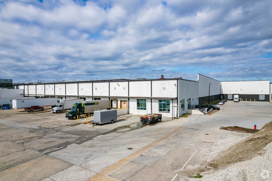 6422 Harney Rd, Tampa, FL à louer - Photo principale – Image 2 sur 22