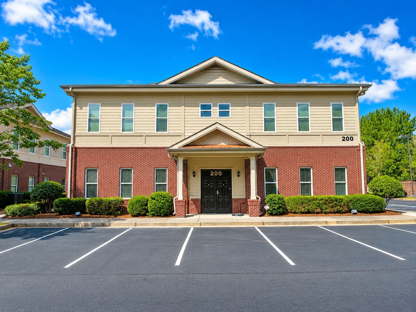 950 Scales Rd, Suwanee, GA à louer Photo de l’immeuble– Image 1 sur 28