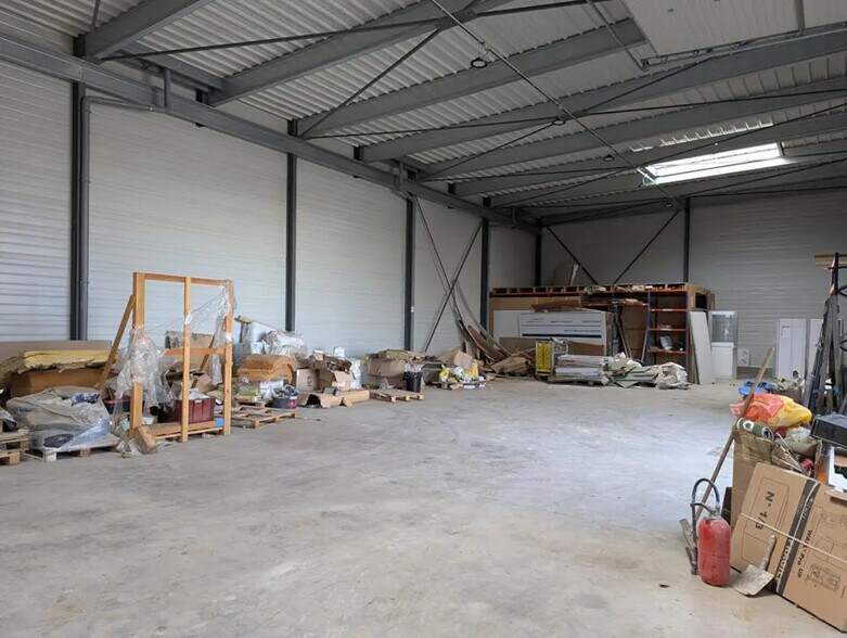 Local d’activités dans Creil à louer - Photo intérieure – Image 1 sur 10